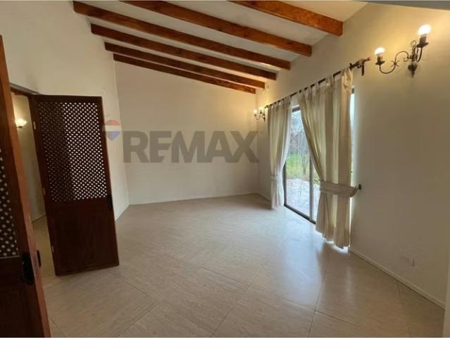 Hermosa casa de campo en terreno de 5.421 m2 | 1 dormitorios por 11000.00 en Villa Alegre
