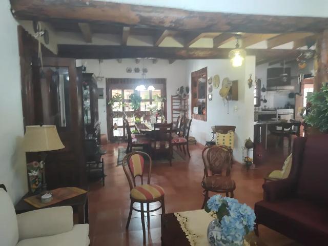 HERMOSA CASA DE CAMPO, ESTILO COLONIAL, EN UN AREA SÚPER TRANQUILA