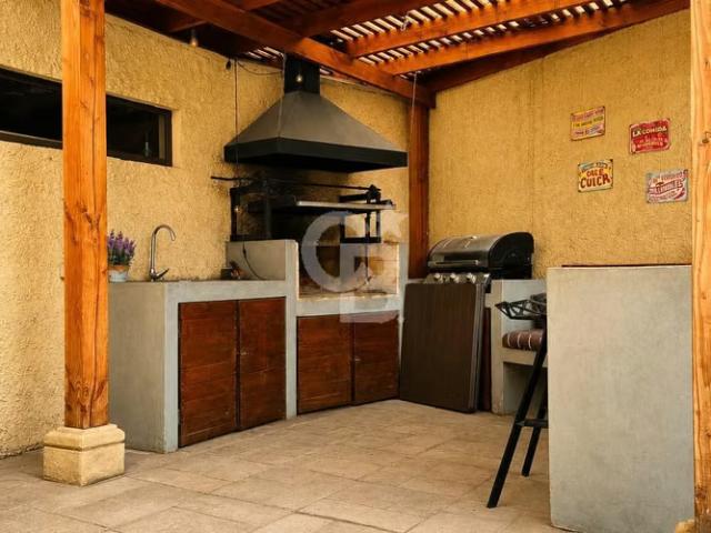 Hermosa Casa de dos pisos en condominio La Dehesa Central | 5 dormitorios por 19900.00 en Lo Barnechea