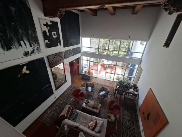Hermosa Casa De Diseño Tradicional Mediterraneo, Ubicada En Paul Harris, Una De Las Calles Mas Bonitas Y Residenciales De San Isidro, A Pocos Pasos De Parques, Del Golf Y Todos Los Servicios