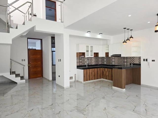 Hermosa casa de estreno en venta en urb. Boulevard country club