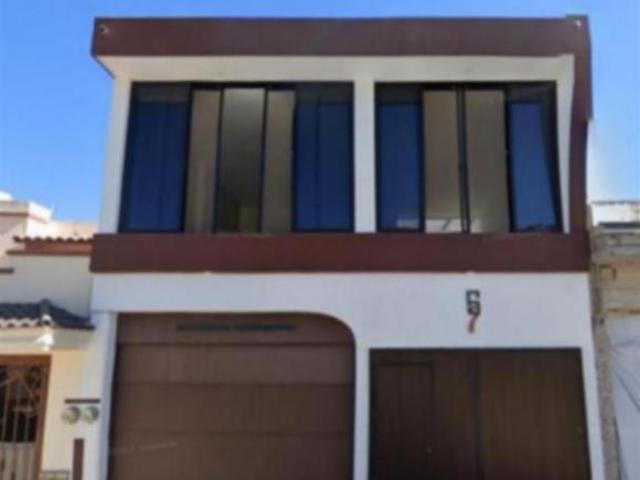 HERMOSA CASA DE RECUPERACIÓN BANCARIA EN VENTA EN SENDEROS DEL MONTE, TEPIC