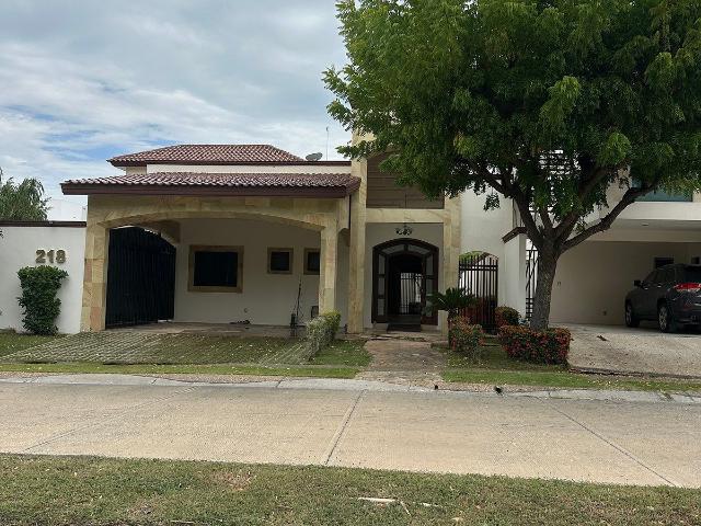 Hermosa casa de un piso en San Patricio, zona Club Campestre de Tuxtla Gtz