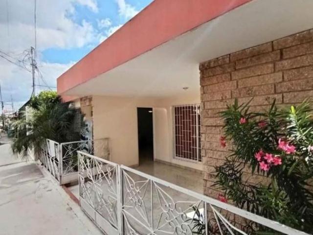 | Hermosa casa de una planta, en venta. |