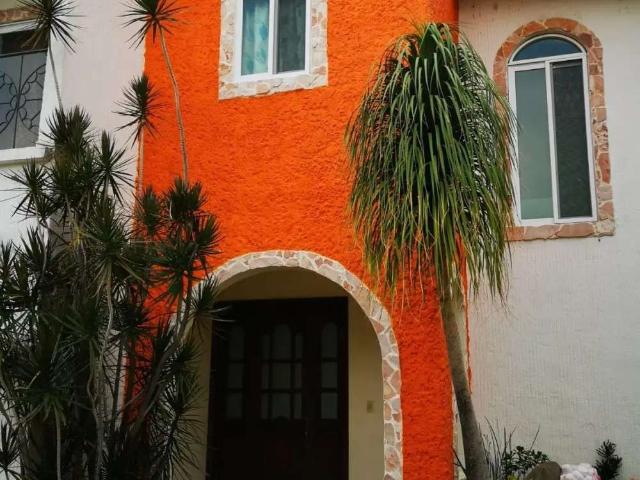 hermosa casa dentro de fraccionamiento en Cuautla