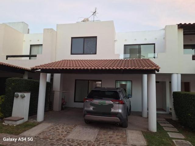 Casa amplia 3 recamaras 4 baños completos en coto al norte de Aguascalientes