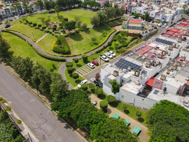 HERMOSA CASA EN COTO LA FLORESTA CON EXCELENTES AMENIDADES