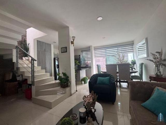 Hermosa Casa en Coto Madeiras 1