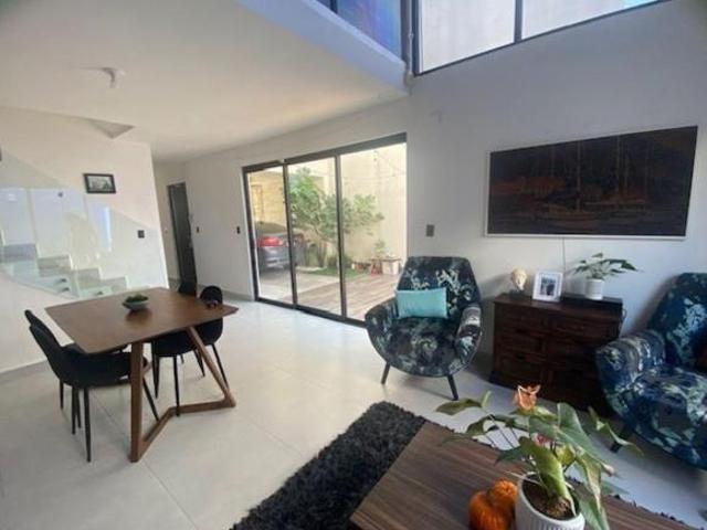 Hermosa Casa en Col. Residencial Ayucca en García, N, L