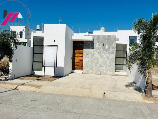 HERMOSA CASA EN COLINAS DEL REAL
