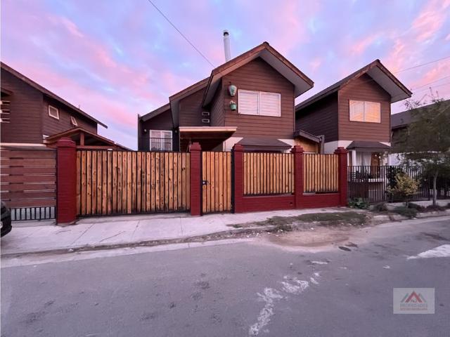HERMOSA CASA EN CONDOMINIO PARQUE CENTRAL QUILLOTA
