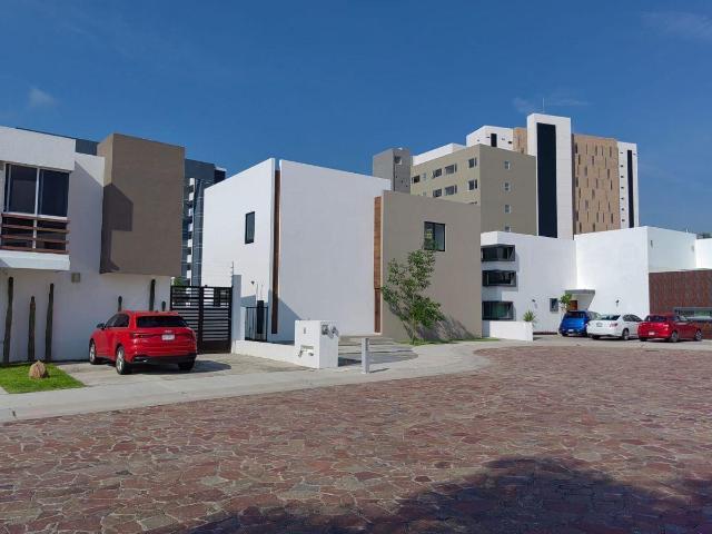 Hermosa Casa en Ca?adas del Lago, 4ta Recamara en PB, 4 Ba?os, Jard?n, de LUJO