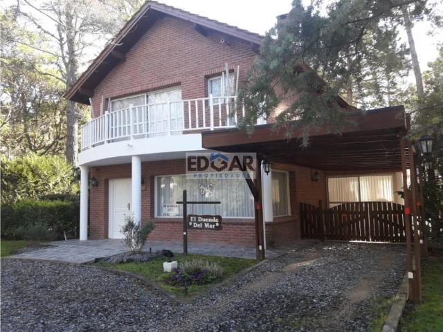 HERMOSA CASA EN CARILO CON JACUZZI Y PISCINA