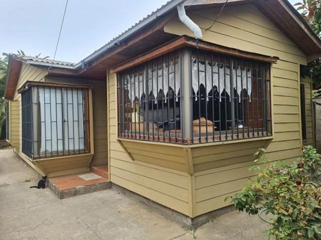 Hermosa Casa en centro de Pichilemu