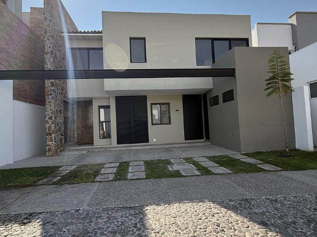 Hermosa casa en Arco de piedra