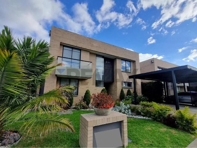 Hermosa Casa En Arriendo