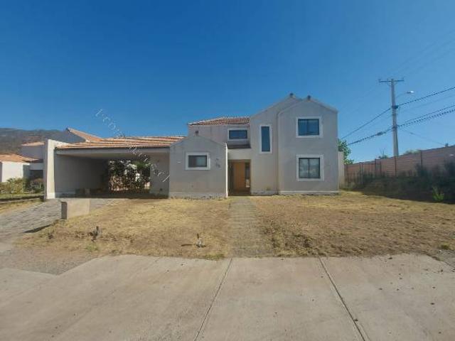 Hermosa casa en arriendo en Cumbres de Nogales, Machalí