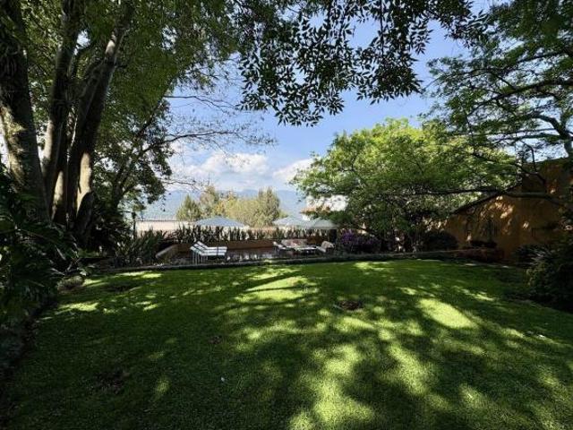 Hermosa Casa en El Centro de Valle de Bravo