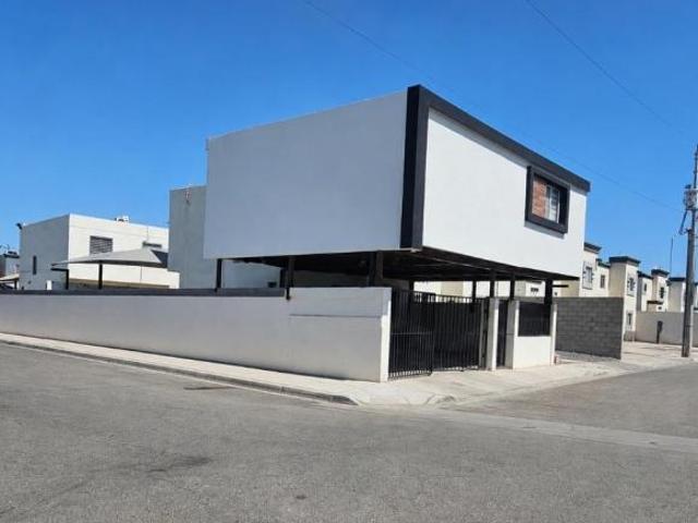 HERMOSA CASA EN ESQUINA EN VENTA EN PRIVADA CAMPESTRE 2
