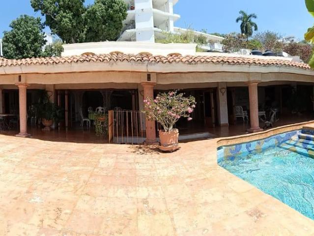HERMOSA CASA EN FRACC. CONDESA, ACAPULCO