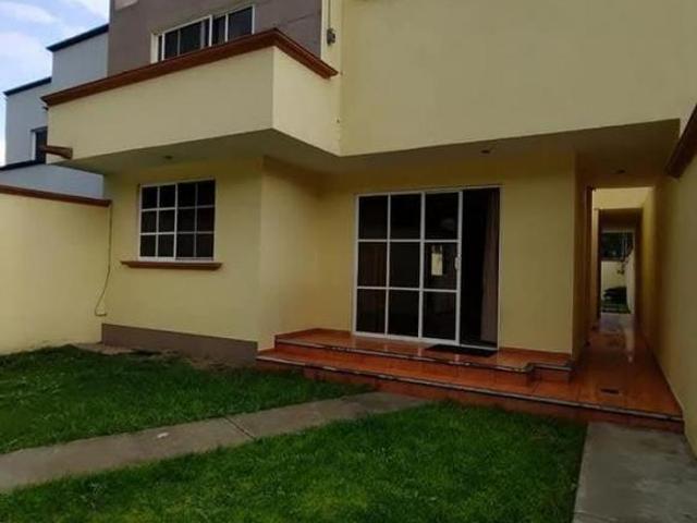 Hermosa Casa en Fraccionamiento Praderas amplia con jardín