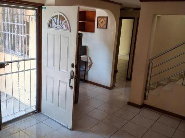 Remato hermosa casa en Zapopan con excelente ubicación CUCEA y CUCSH