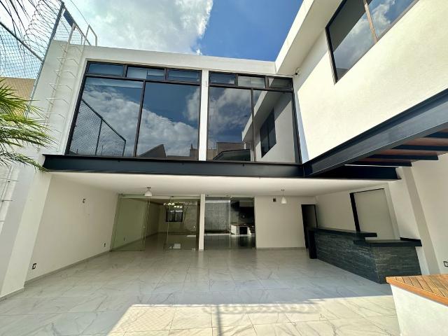 Hermosa casa en Lomas Altas