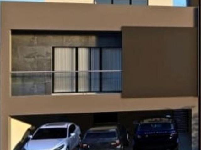 Hermosa casa en La Montaña Residencial con 3 niveles