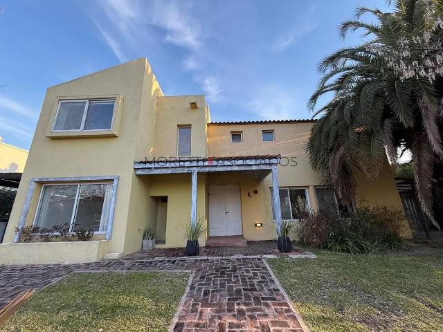 Hermosa Casa en San Isidro Labrador con Piscina