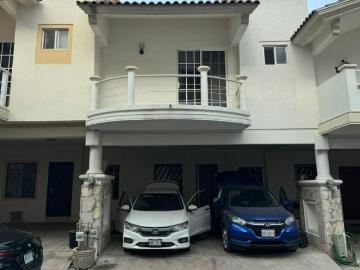 HERMOSA CASA EN SANTA CATARINA