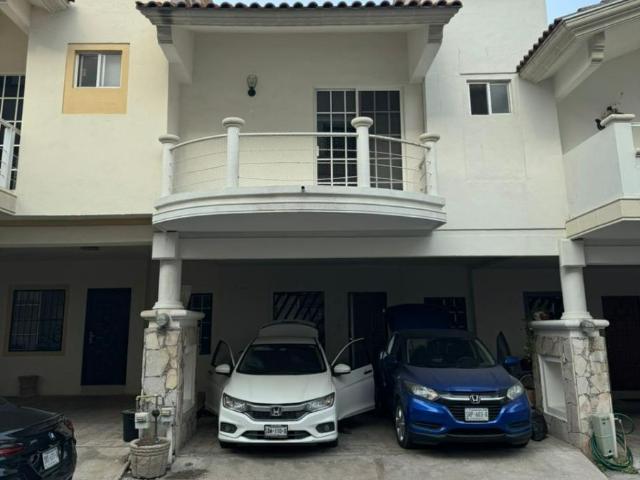 HERMOSA CASA EN SANTA CATARINA