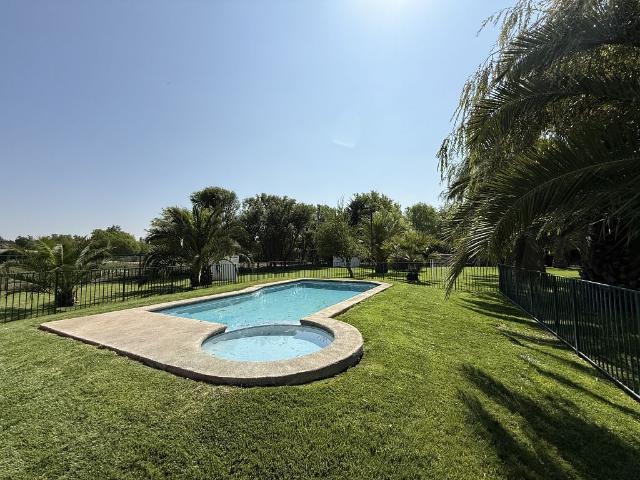 HERMOSA CASA EN PARCELA EN MEJOR CONDOMINIO DE BATUCO