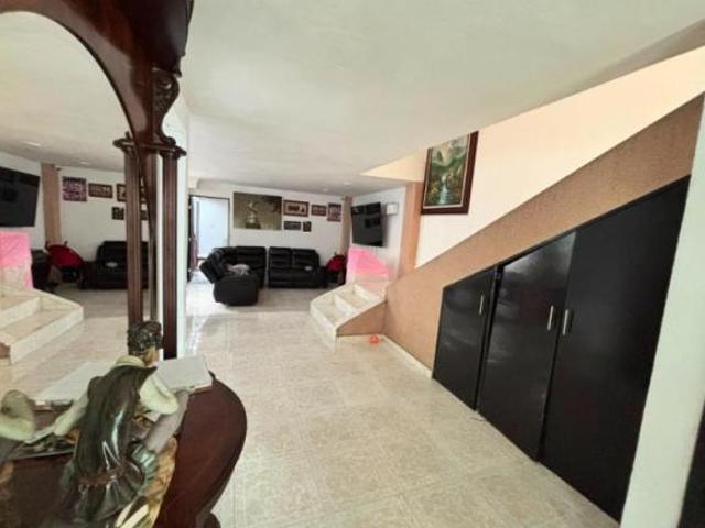 HERMOSA CASA EN PASEOS DE TAXQUEÑA