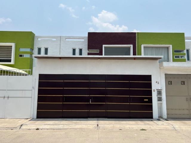 Hermosa casa en Piracantos
