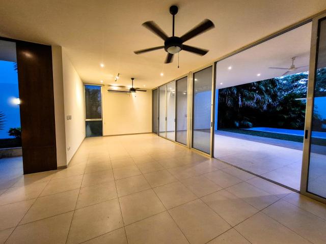 Hermosa Casa en Privada Allegra Residencial Temoz?n Norte