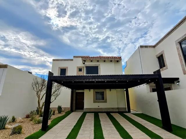 Hermosa casa en privada residencial cerca de plazas ! ! !