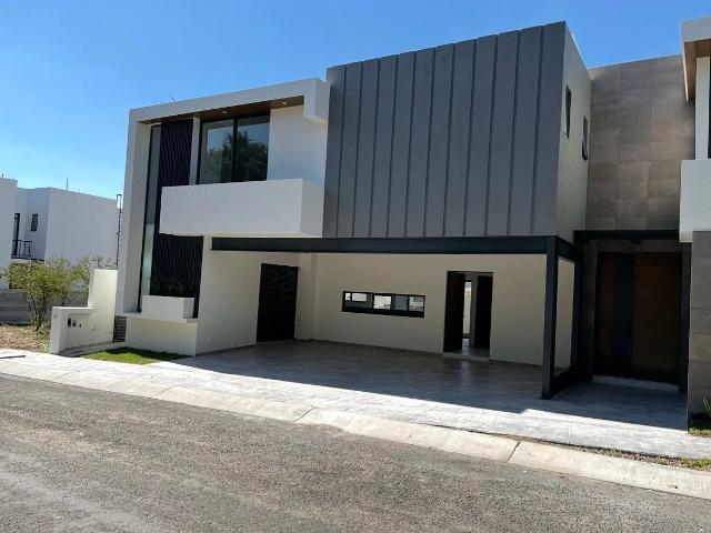Hermosa Casa en Privada Santa Fe