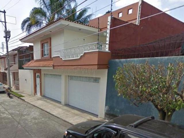 HERMOSA CASA EN REMATE EN LOS SAUCES, MIRAFLORES, URUAPAN, MICHOACÁN
