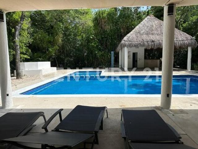 Hermosa casa en renta 3B/2B amueblada en Playacar Playa del Carmen P4424