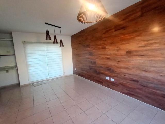 Hermosa Casa en Renta con 3 habitaciones, en Esquina, Residencial Los Viñedos
