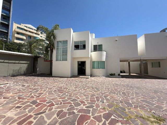 Hermosa casa en Renta Amueblada en Villas de Irapuato