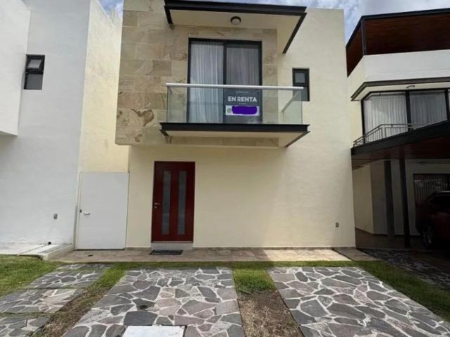 HERMOSA CASA EN RENTA EN CUMBRES DE JURIQUILLA