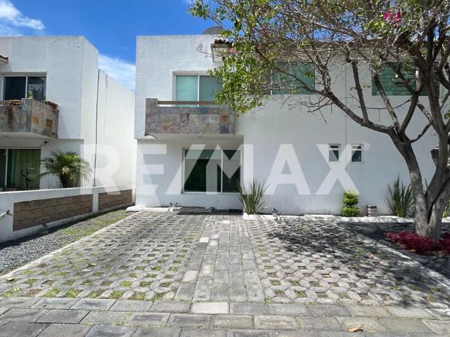 Hermosa Casa en Renta en Cumbres del Marquez
