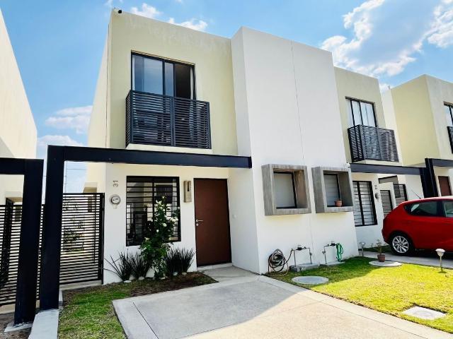 Hermosa Casa en Renta en Adamar, Coto Alcatraces