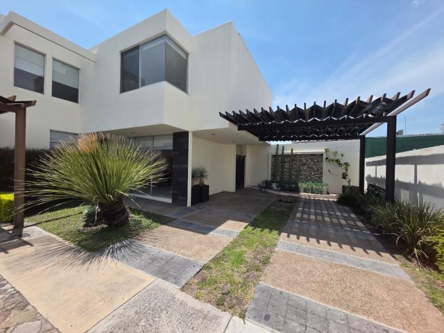 HERMOSA CASA EN RENTA EN FRACCIONAMIENTO TERRANOVA, CORREGIDORA, QRO