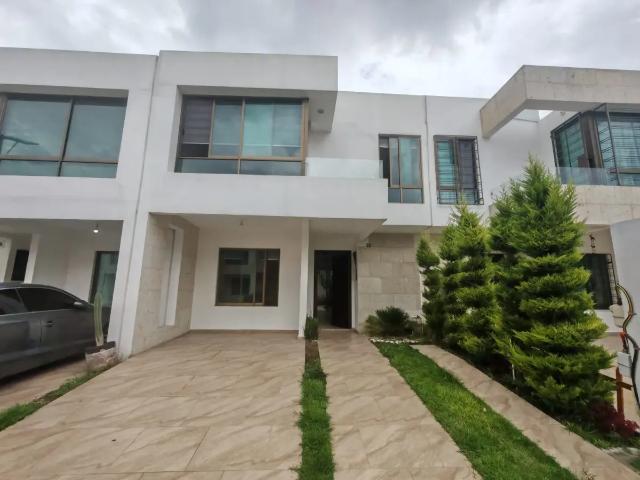 ¡HERMOSA CASA EN RENTA EN PASEOS DEL BOSQUE!