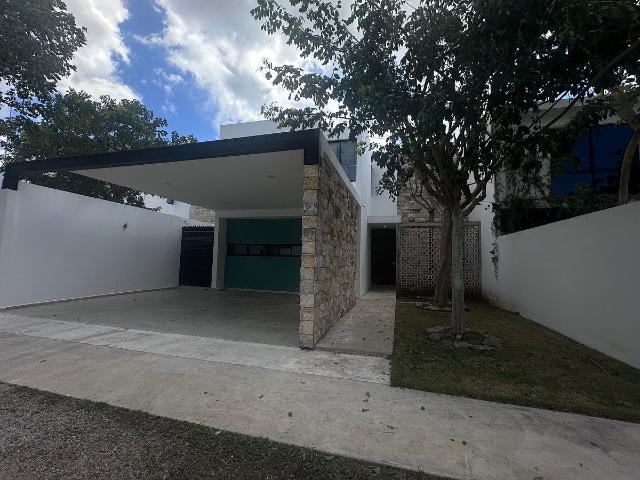 Hermosa casa en renta en privada zelena