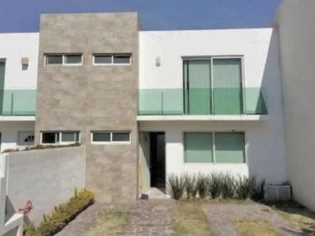 Hermosa casa en renta en residencial esmeralda areas verde