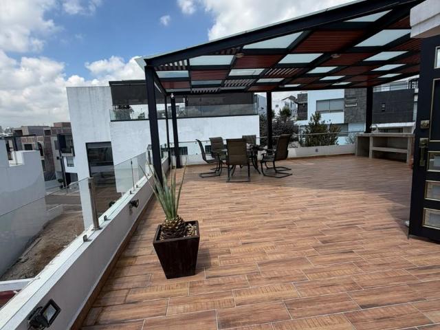 HERMOSA CASA EN RENTA EN ZONA ESMERALDA