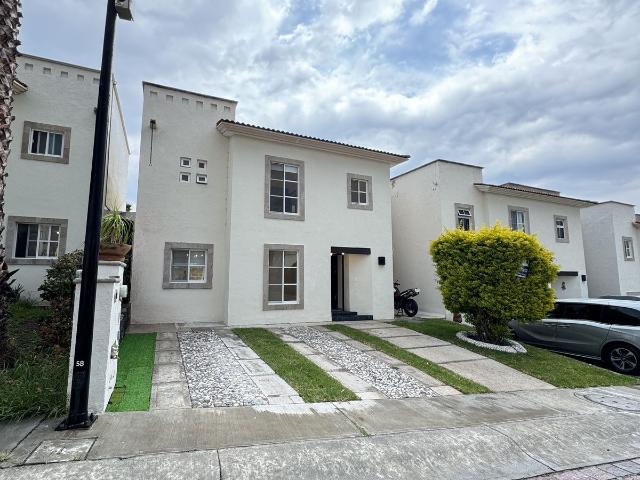 Hermosa casa en Renta Juriquilla cumbres del Lago